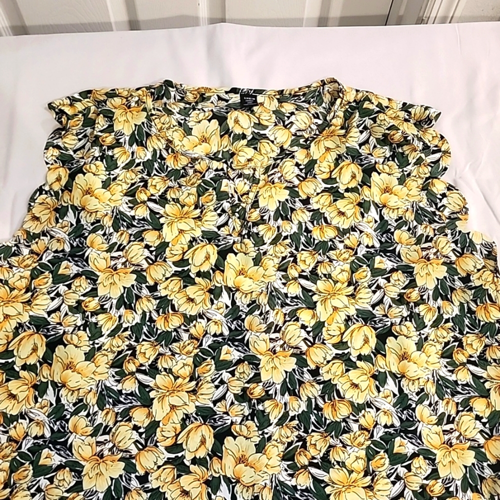 Scallop sleeve blouse